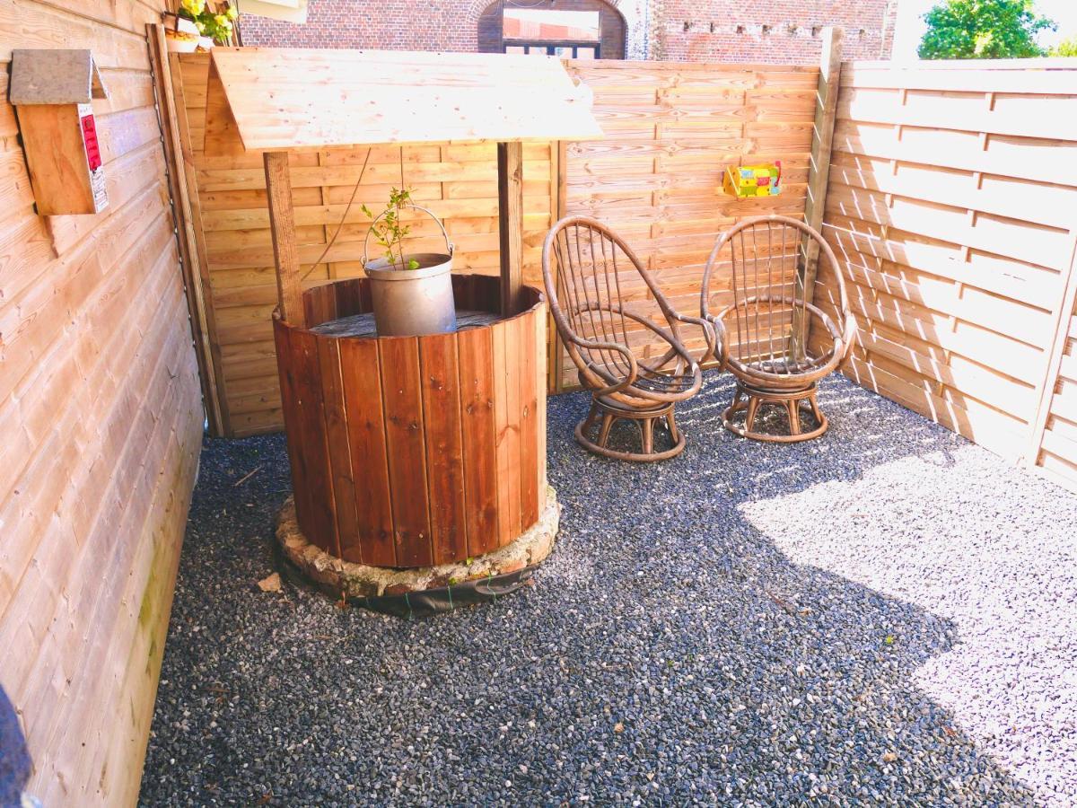 La Cabane Du Chasseur Flines-Les-Mortagne Exteriör bild